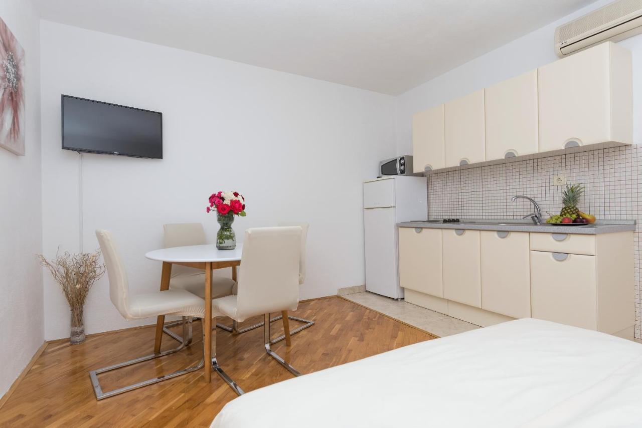 Skiljini Dvori - Apartman Makarska Zewnętrze zdjęcie