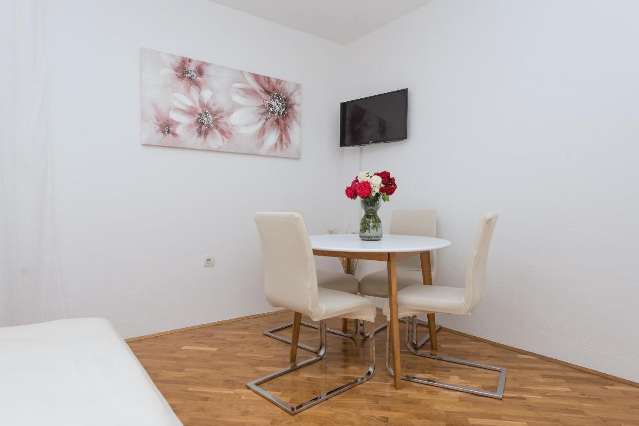 Skiljini Dvori - Apartman Makarska Zewnętrze zdjęcie